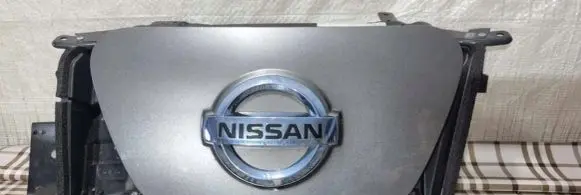 Nissan Leaf I (ZE0) Electric car charge socket cover 