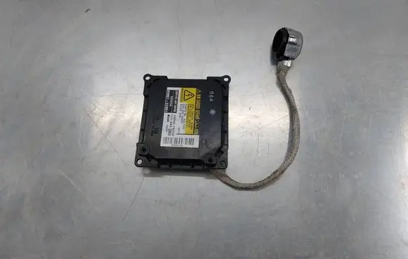 Toyota Avensis T270 Xenon control unit/module 85967-51051
