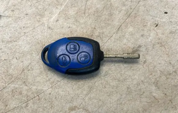 Ford Kuga I Ignition key/card 