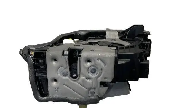 BMW M5 F90 Front door lock 7477699