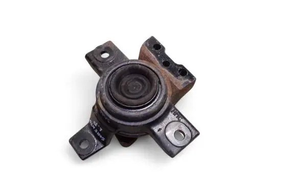 KIA Sorento Engine mount bracket
