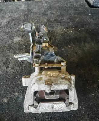 Seat Altea XL Engine mount bracket