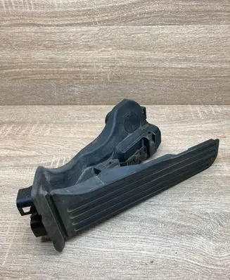 Audi A3 S3 8P Accelerator throttle pedal 1K1723503L 6PV008600USED WITHPLUG