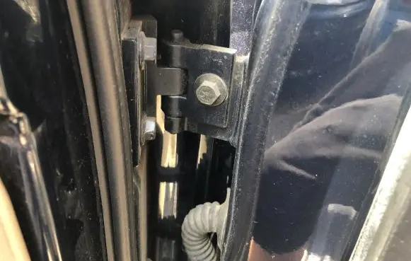 Volvo XC90 Rear door upper hinge