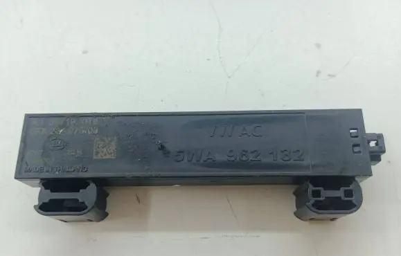 Volkswagen Golf VIII Keyless system antenna 5WA962132 5FA22407500