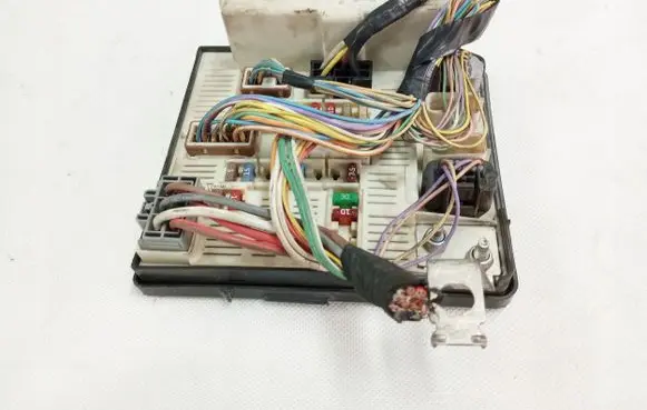 Renault Megane II Fuse module 8200481866