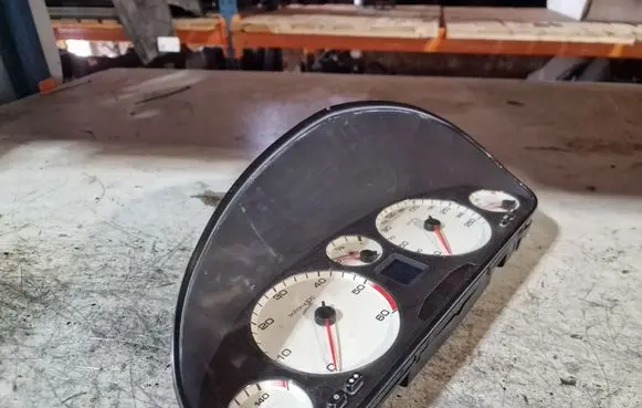 Speedometer (instrument cluster)