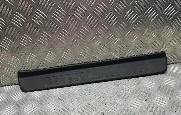 Hyundai Tucson TL Front sill trim cover 85883D7000