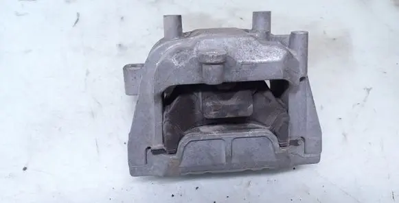 Volkswagen PASSAT B6 Engine mount bracket 1K0199262CE