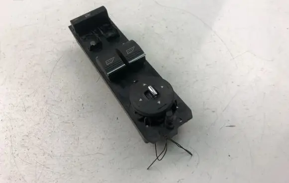 Ford Focus Electric window control switch AM5T14A132CA
