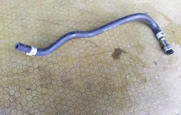 Volkswagen PASSAT B6 Fuel return line/hose 1K0133986AL
