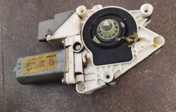 Peugeot 607 Rear door window regulator motor 9632243180