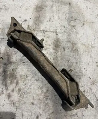 Mitsubishi Pajero Gearbox mount 1M8462A