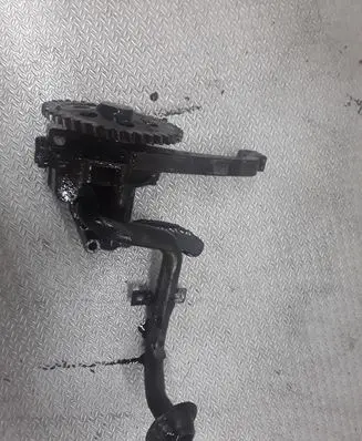 Volkswagen Touareg I Oil pump 070116153