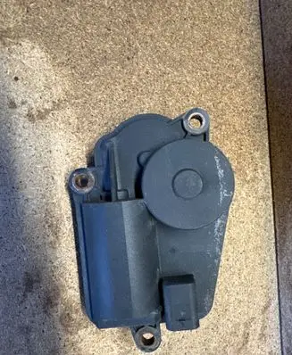 BMW 5 G30 G31 G38 Intake manifold valve actuator/motor 8582069 1917010252