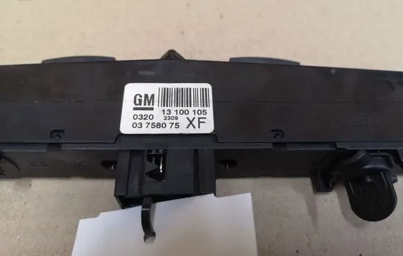 Opel Astra H A set of switches 13100105 03758075