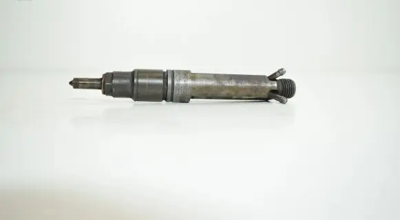 Audi A6 S6 C4 4A Fuel injector 046130201B