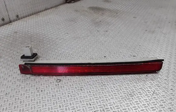 Mercedes-Benz E W211 Third/center stoplight