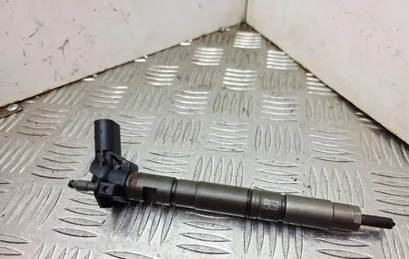Audi A4 S4 B8 8K Fuel injector 03L130277 0445116030