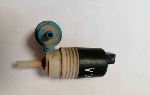 Volkswagen Golf III Windscreen/windshield washer pump 1H6955651