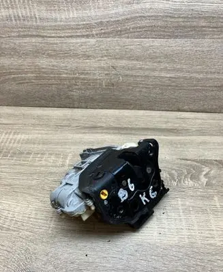 Volkswagen PASSAT B6 Rear door lock 3C4839015A