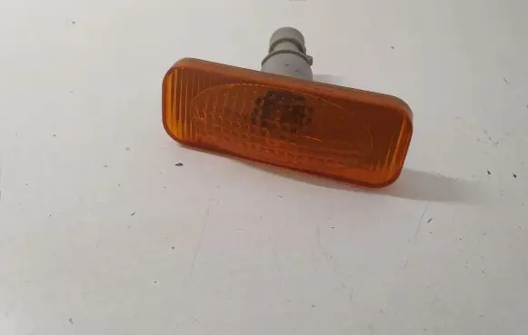 Opel Omega B1 Front fender indicator light 90457814