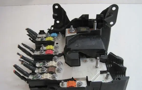 Peugeot Partner III Fuse box set 9822465180