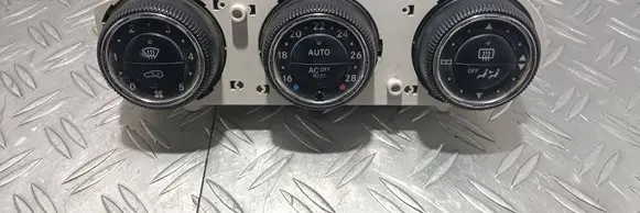Mercedes-Benz ML W163 Climate control unit 1638202589 A1638202589 5HB96464300