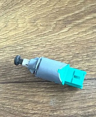 Renault Master III Brake pedal sensor switch 253250007r