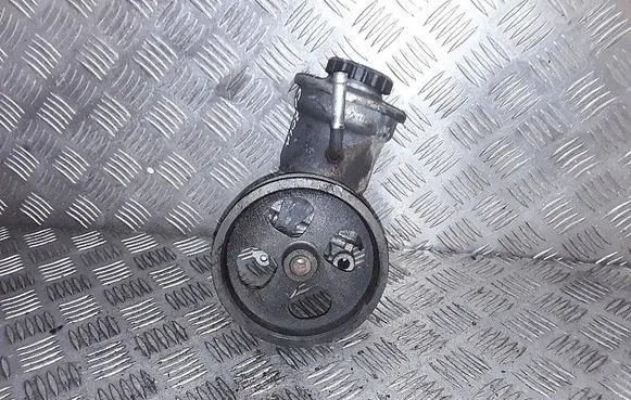 Toyota Corolla Verso E121 Power steering pump 