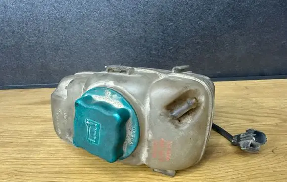 Volvo XC70 Coolant expansion tank/reservoir 9142716