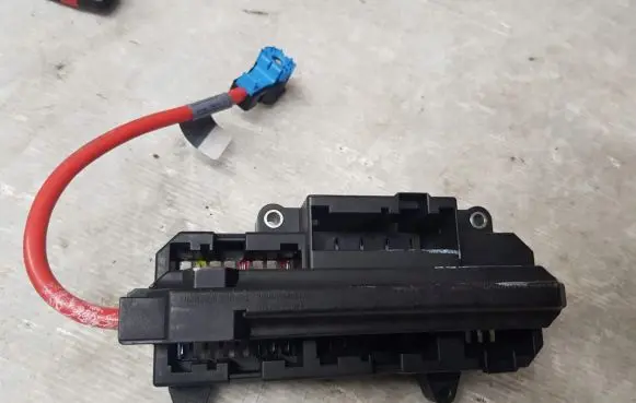 BMW 7 E65 E66 Fuse module 6900583