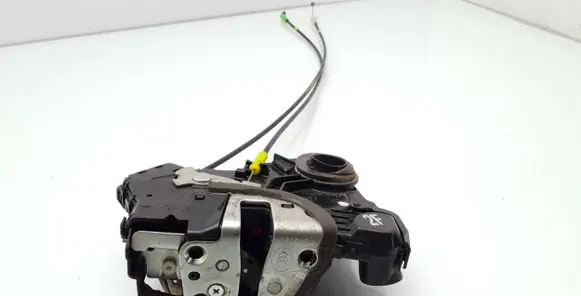 Toyota Auris 150 Front door lock 6903002220 6975002100