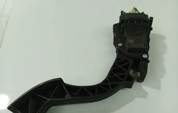 Volvo V50 Accelerator throttle pedal 4M519F836AH