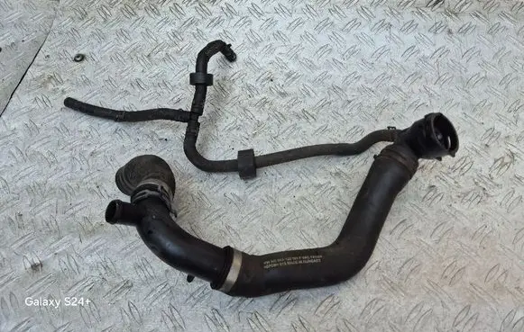 Engine coolant pipe/hose