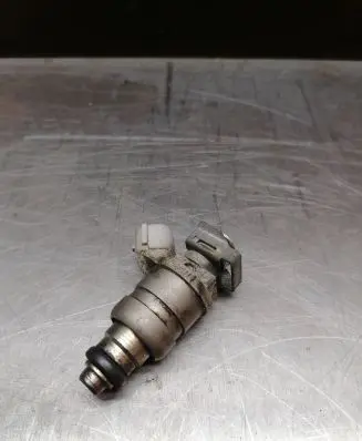 Mitsubishi Lancer X Fuel injector MR988977