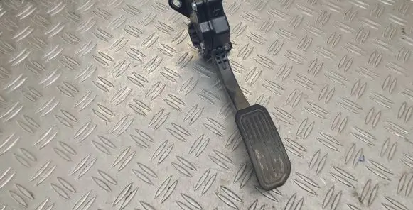 Toyota Prius+ (ZVW40) Accelerator throttle pedal 7811012050