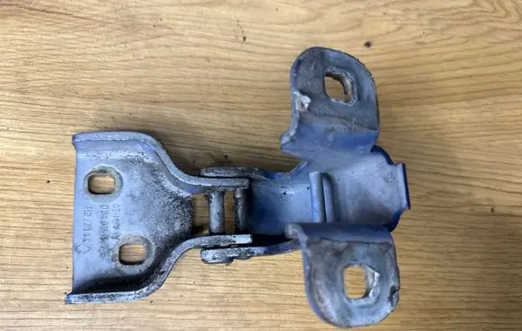 Opel Vivaro Front door upper hinge GM66380
