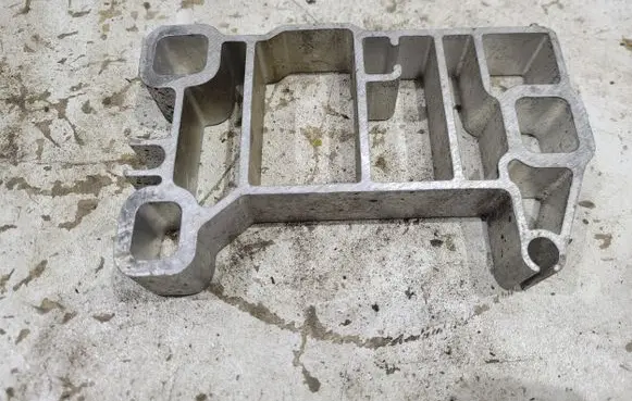 Porsche Macan (95B) Front bumper mounting bracket 95B805233