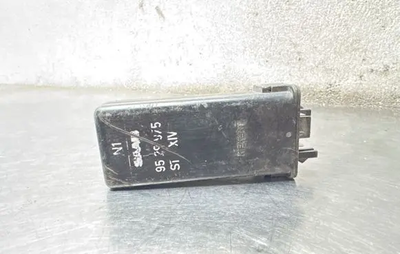 Saab 9000 CD Central locking relay 9529975