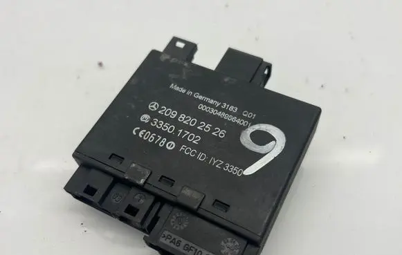Mercedes-Benz CLK A209 C209 Central body control module 2098202526