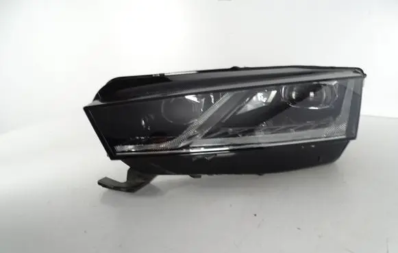Skoda Octavia Mk4 Headlight/headlamp 5E4941015A