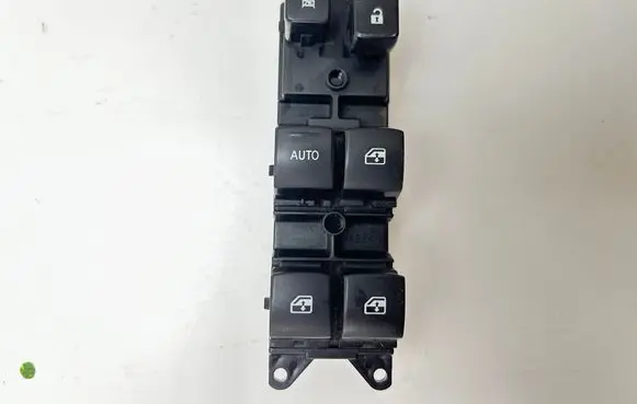 Mitsubishi Outlander Electric window control switch 8608A347