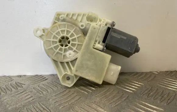 BMW 5 G30 G31 Front door window regulator motor 7455081