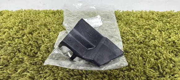 Opel Corsa D Front bumper mounting bracket 13286038