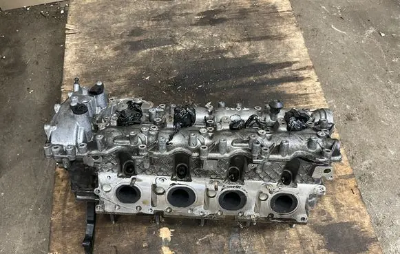 Mercedes-Benz CLS C218 X218 Engine head A2780161105 2780107720
