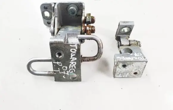 Rear door hinge set