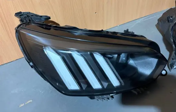 Peugeot 2008 II Headlight/headlamp 01HCRPL125 L615793 9841641980