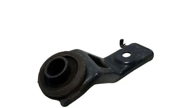 Toyota RAV 4 (XA40) Radiator mount bracket