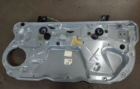 Volkswagen Polo IV 9N3 Front door electric window regulator 